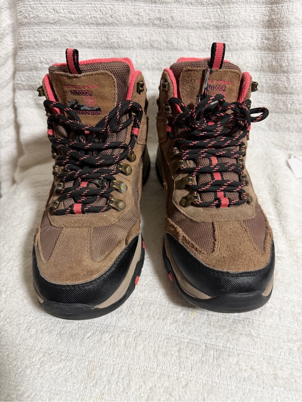 Skechers Women Suede/Leather Waterproof Air Cooled Trego Hiking Boot 6.5
